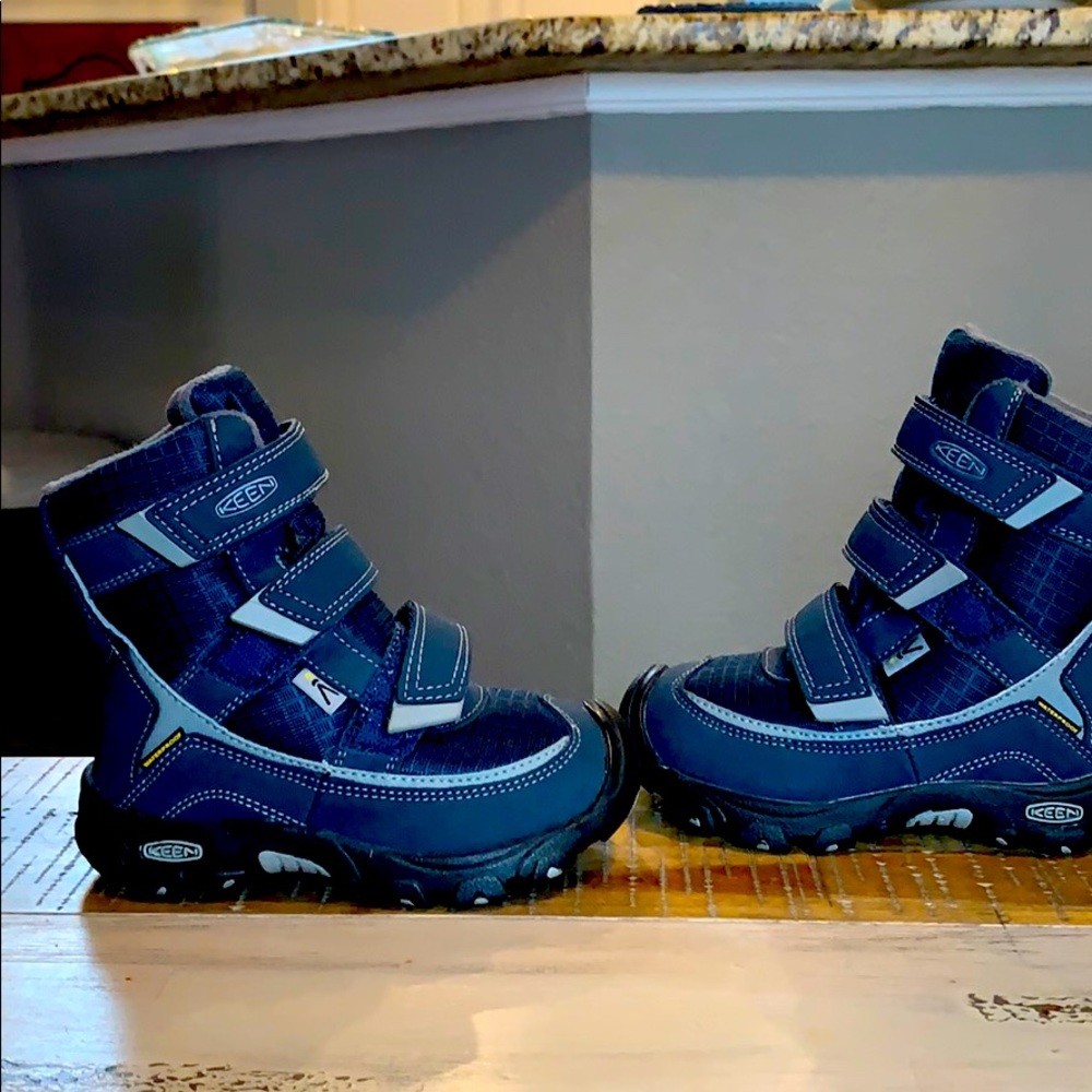 NWOT Toddler KEEN Snow Boots size 8